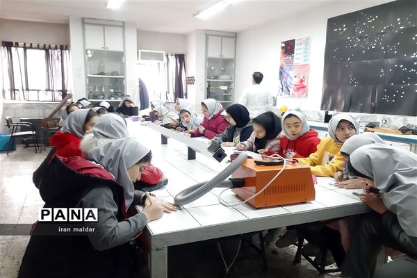 بازدید علمی دانش آموزان دبستان لطیفه از پژوهش سرای رازی ناحیه ۷