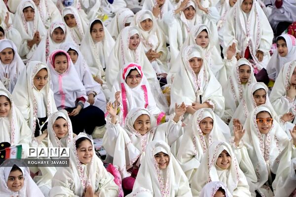 جشن تکلیف 1600 نفری دختران ناحیه یک بهارستان