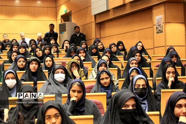 مراسم یادبود شهدای دانش‌آموز حادثه تروریستی گلزار شهدا کرمان