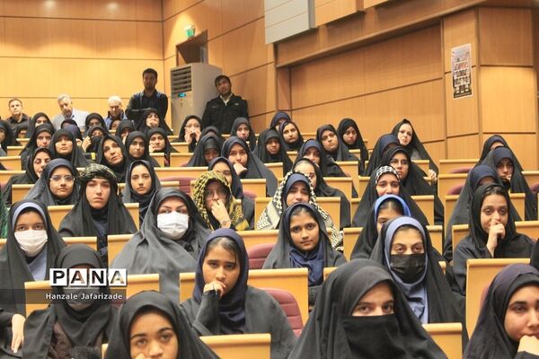 مراسم یادبود شهدای دانش‌آموز حادثه تروریستی گلزار شهدا کرمان