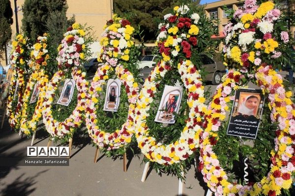 مراسم یادبود شهدای دانش‌آموز حادثه تروریستی گلزار شهدا کرمان