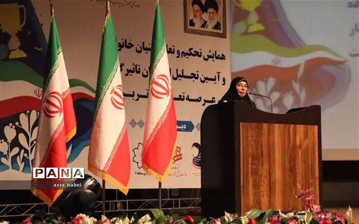 زنان هنر الگو شدن و الگوسازی را دارند