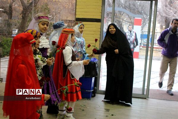نمایشگاه دستاوردهای هنرستان های دخترانه