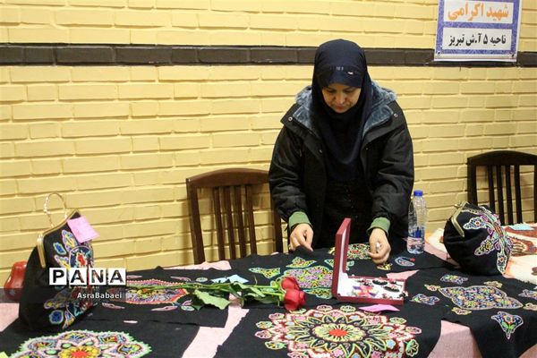 نمایشگاه دستاوردهای هنرستان های دخترانه