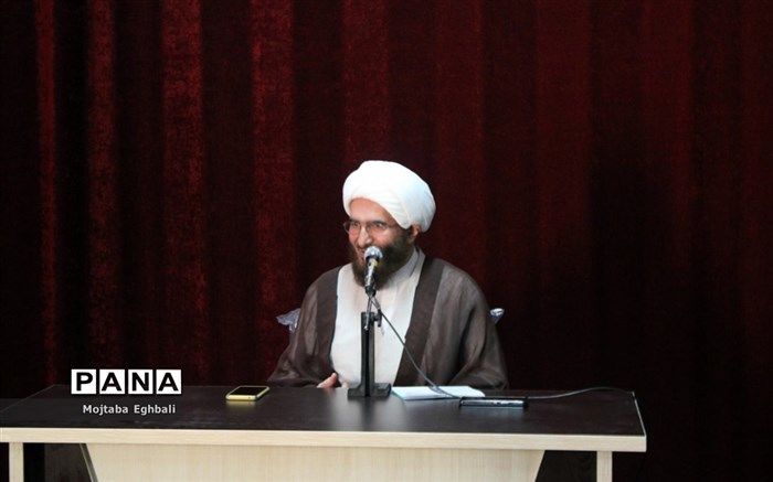 همه دستگاه‌ها در حوزه نماز به آموزش و پرورش کمک کنند