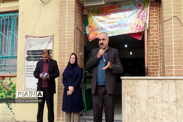 بازدید کارشناسان منطقه تبادکان از فرآیند برگزاری امتحانات دی ماه