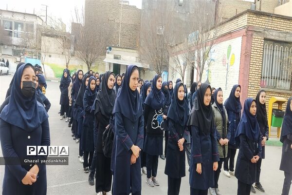 بازدید کارشناسان منطقه تبادکان از فرآیند برگزاری امتحانات دی ماه