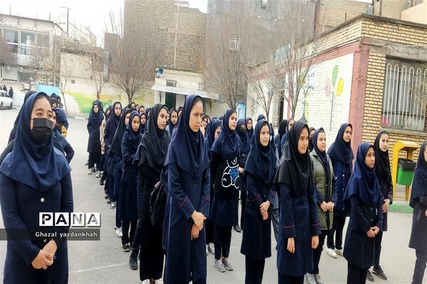 بازدید کارشناسان منطقه تبادکان از فرآیند برگزاری امتحانات دی ماه