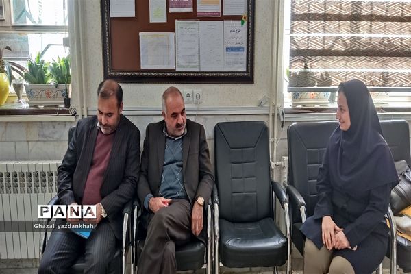 بازدید کارشناسان منطقه تبادکان از فرآیند برگزاری امتحانات دی ماه