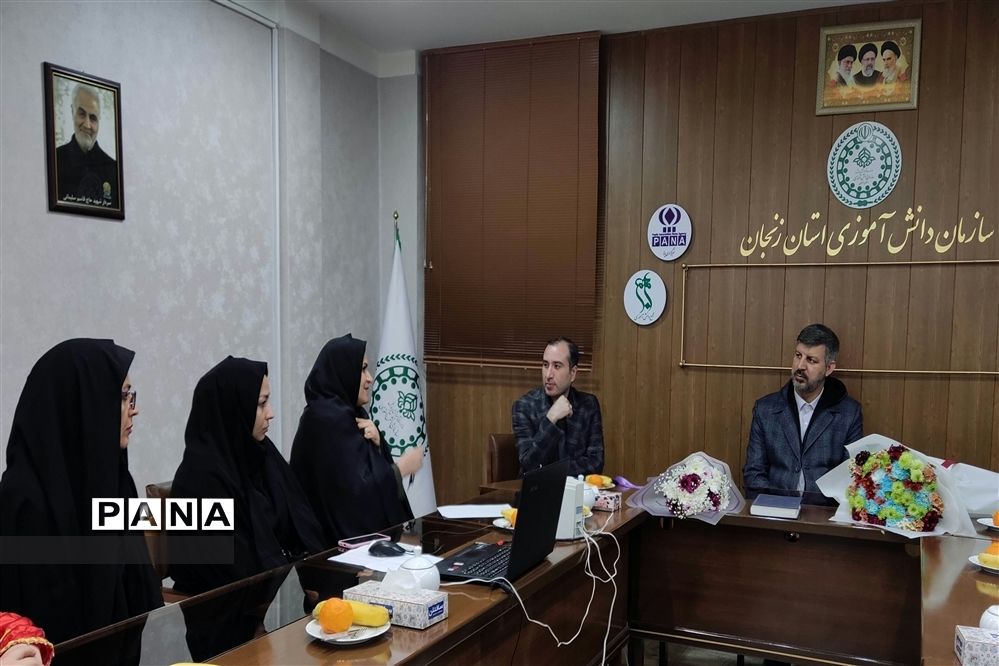 دیدار معاون پرورشی  وزارت آموزش و پرورش با کارشناسان سازمان دانش‌آموزی استان