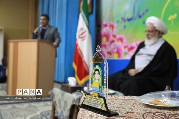 دیدار دانش‌آموزان اشکذر با امام جمعه یزد
