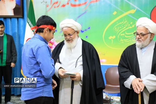 دیدار دانش‌آموزان اشکذر با امام جمعه یزد