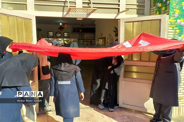 پرچم اباعبدالله الحسین (ع) در دبیرستان حداد ۲