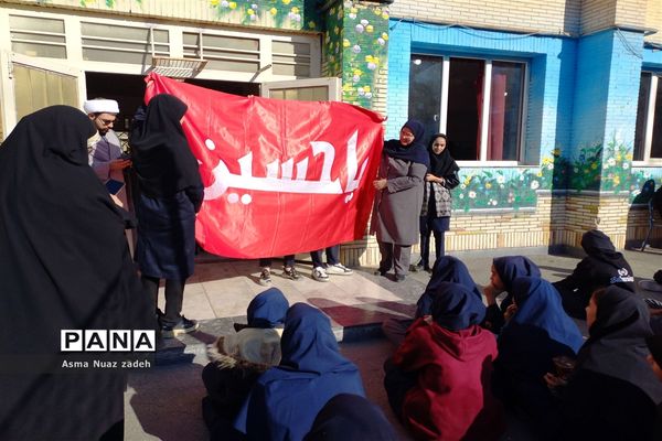 پرچم اباعبدالله الحسین (ع) در دبیرستان حداد ۲