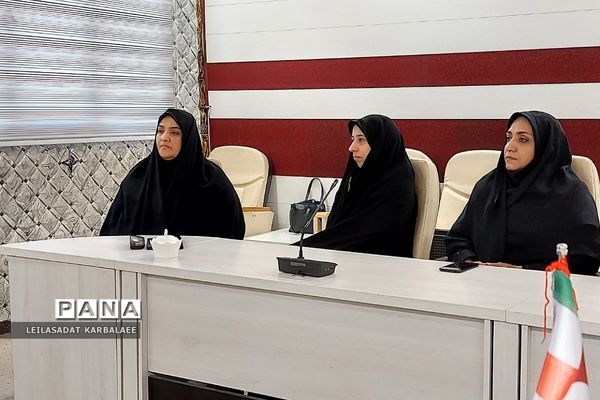 کارگاه یکشنبه‌های تربیتی در اداره آموزش و پرورش کهریزک