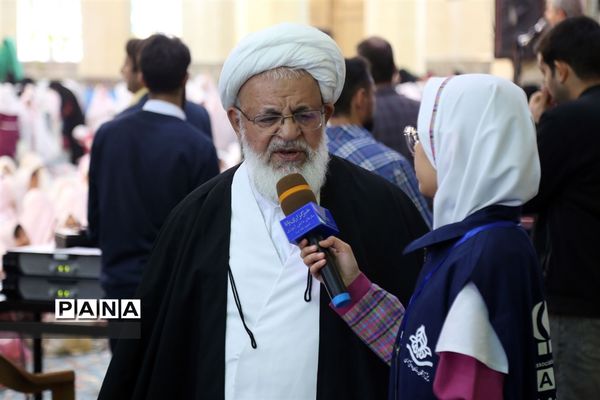 جشن تکلیف دو هزار نفری دانش‌آموزان یزد