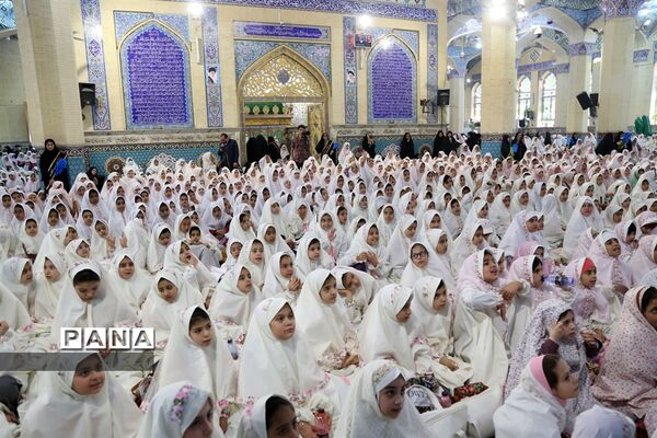 جشن تکلیف دو هزار نفری دانش‌آموزان یزد