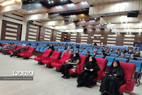 نشست تعاملی مدیران مدارس شهرستان ملارد با موضوع کیفیت‌بخشی عملکرد