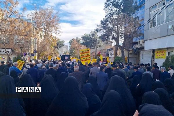 خروش انقلابی مردم ورامین در محکومیت از عملیات تروریستی کرمان