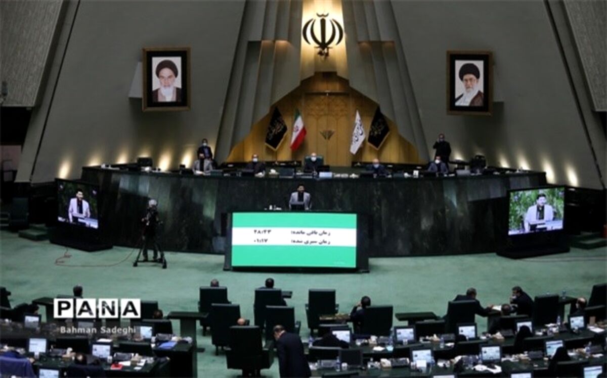 همکلاسی‌های شهیده «فائزه رحیمی» در مجلس حضور یافتند