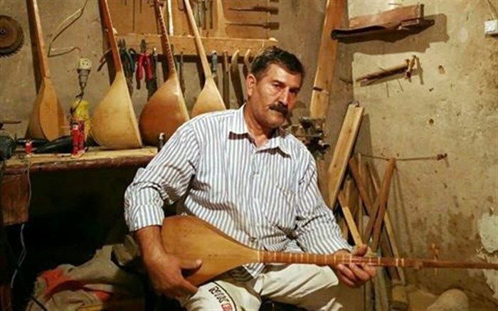 استاد بیتانه گنجینه زنده بشری در ساز‌سازی سنتی و نوازنده دوتار