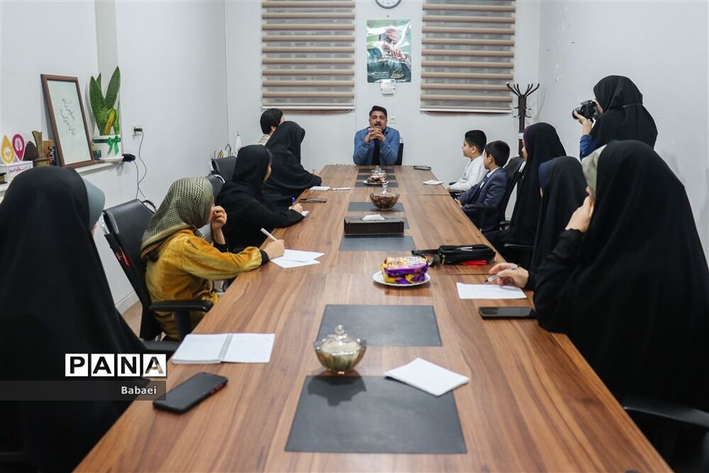 دورهمی تجربه‌نگاری خبرنگاران پانا با حضور کاظم دهقانی