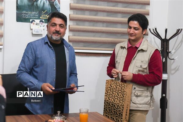 دورهمی تجربه‌نگاری خبرنگاران پانا با حضور کاظم دهقانی
