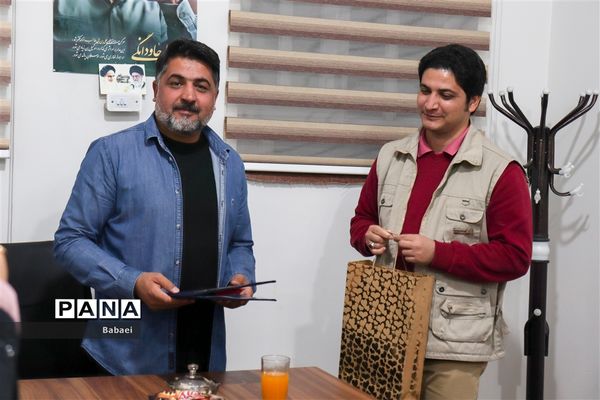 دورهمی تجربه‌نگاری خبرنگاران پانا با حضور کاظم دهقانی