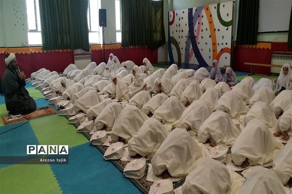 جشن تکلیف دانش‌آموزان دبستان زنده یاد قمصری