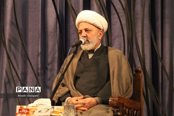 نخستین همایش شیوه‌های صحیح انتقال مفاهیم انسانی به کودک و نوجوان