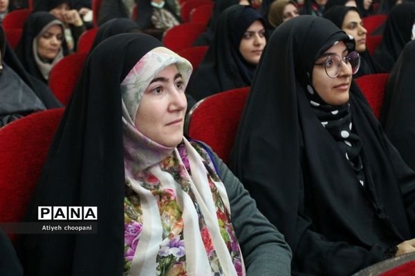 نخستین همایش شیوه‌های صحیح انتقال مفاهیم انسانی به کودک و نوجوان