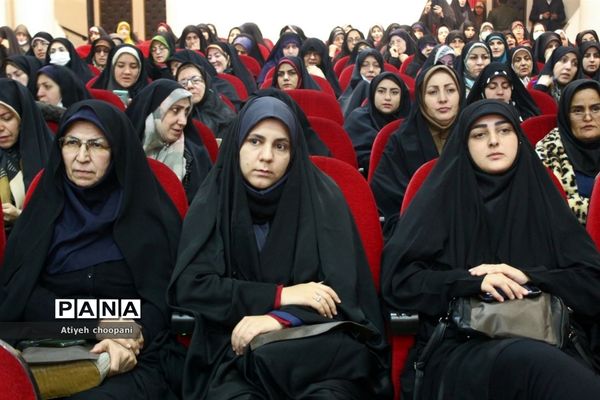 نخستین همایش شیوه‌های صحیح انتقال مفاهیم انسانی به کودک و نوجوان