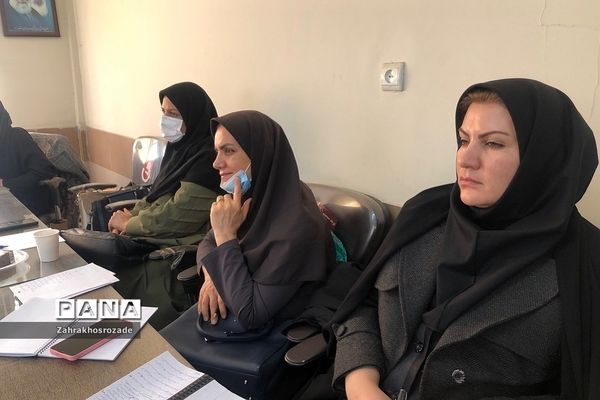 جلسه مشاوران متوسطه دوم و هنرستان‌ها در ناحیه دو شهرری