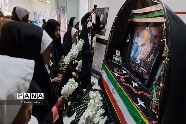 گرامیداشت یاد دانش‌آموزان شهید کرمان در همایش «دختران حاج قاسم»