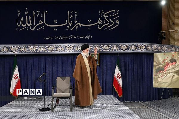 دیدار هزاران نفر از مردم قم با رهبر معظم انقلاب