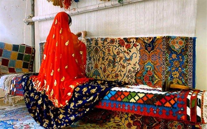 روایت کارآفرین موفق ملاردی که پس از سوادآموزی، قالی‌بافی خود را راه‌اندازی کرد