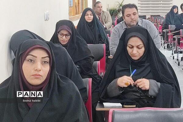 جلسه بصیرت افزایی و جهاد تبیین در آموزش و پرورش رودهن
