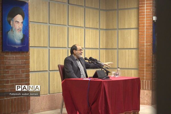 نشست های بصیرتی جهاد تبیین فرهنگیان تبادکان