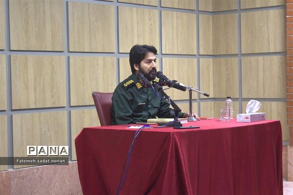 نشست های بصیرتی جهاد تبیین فرهنگیان تبادکان
