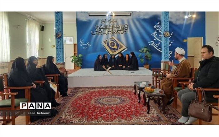 فعالیت گروه‌های مدیحه‌سرایی دانش‌آموزان با هدف جاری کردن اخلاق قرآنی در جامعه است