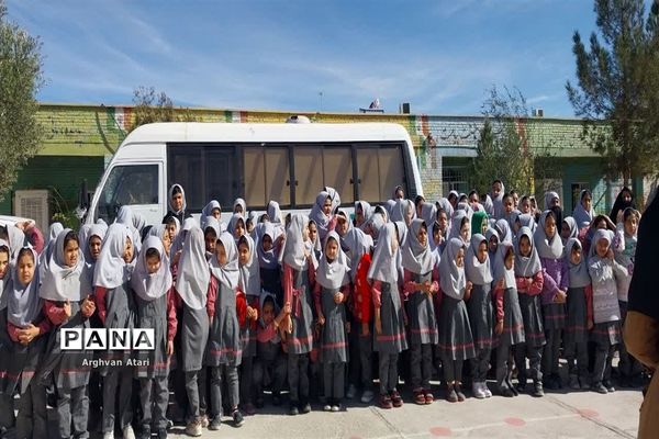 کتابخانه سیار در آموزشگاه هفتم تیر بافق