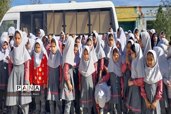 کتابخانه سیار در آموزشگاه هفتم تیر بافق