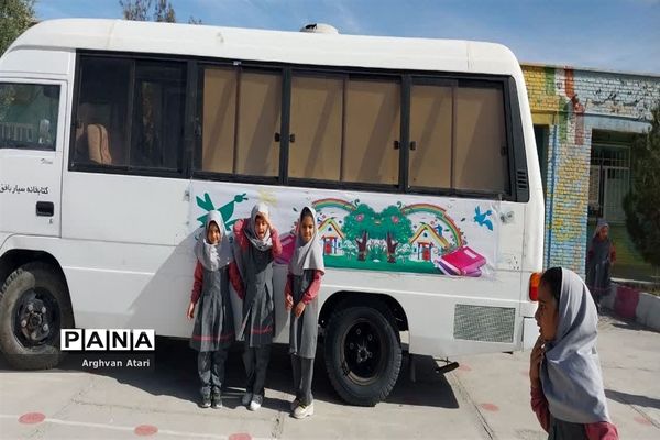 کتابخانه سیار در آموزشگاه هفتم تیر بافق