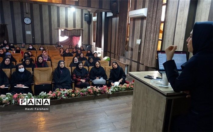 کارگاه شناسایی اختلالات عصبی رشدی و یادگیری ویژه معلمان کودکستان‌ها در قرچک/فیلم