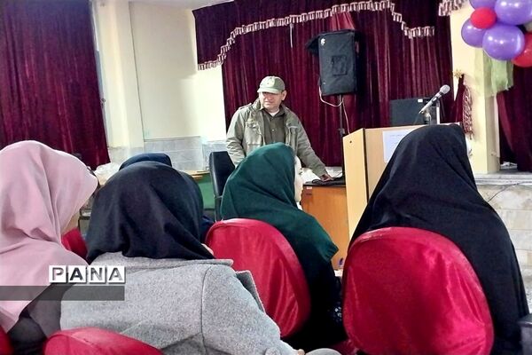 نشست توانمندسازی مراقبین سلامت ناحیه یک بهارستان