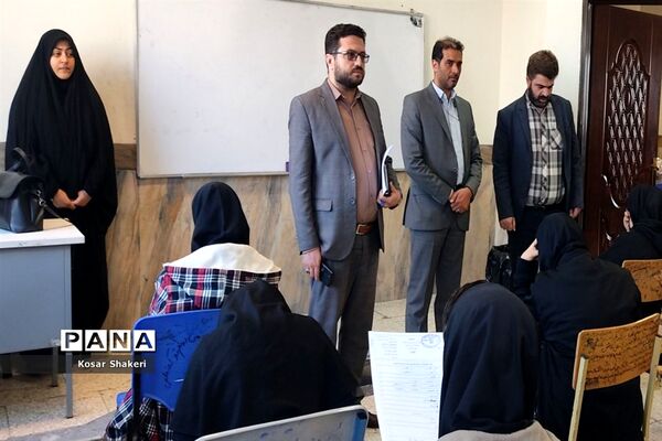 بازدید مدیر آموزش و پرورش قوچان از روند برگزاری امتحانات نوبت اول