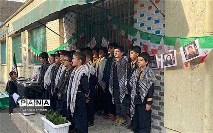 گرامیداشت شهدای کرمان در دبستان دکتر محمدحسین کیهانی ناحیه یک شهرری/ فیلم