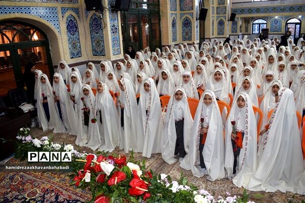 آیین جشن تکلیف ۲۰۰ دانش‌آموزان در بهاباد