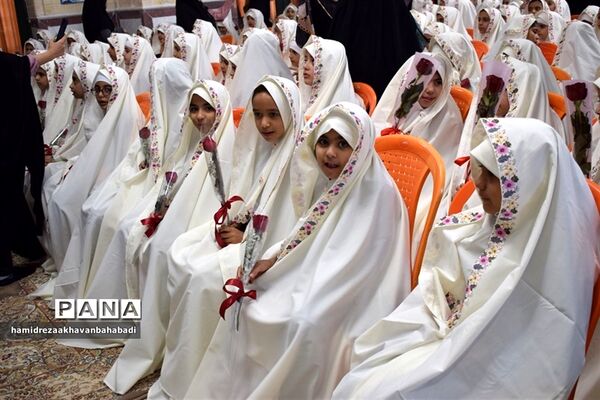 آیین جشن تکلیف ۲۰۰ دانش‌آموزان در بهاباد