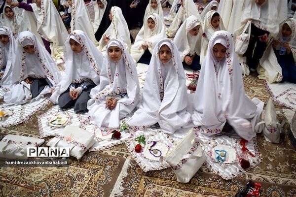 آیین جشن تکلیف ۲۰۰ دانش‌آموزان در بهاباد